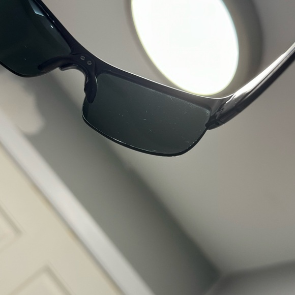 Hobie Wharf Black needs nose pads some scratches on lenses for parts or restore - Picture 14 of 14